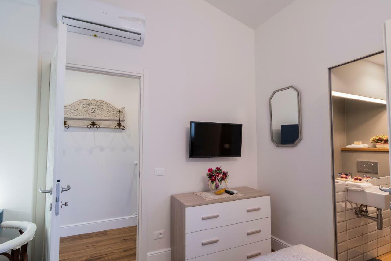 Oltrarno Lily Suite Florenz Exterior foto