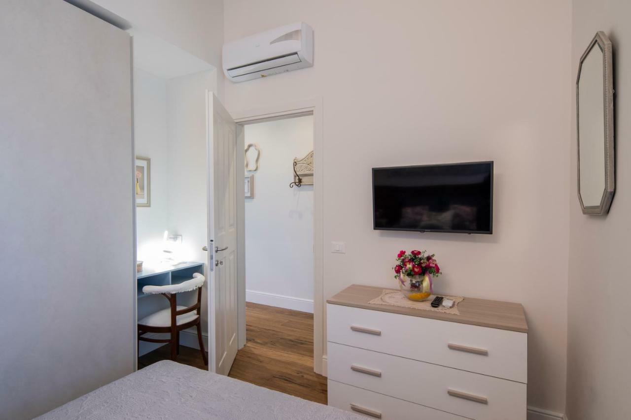 Oltrarno Lily Suite Florenz Exterior foto