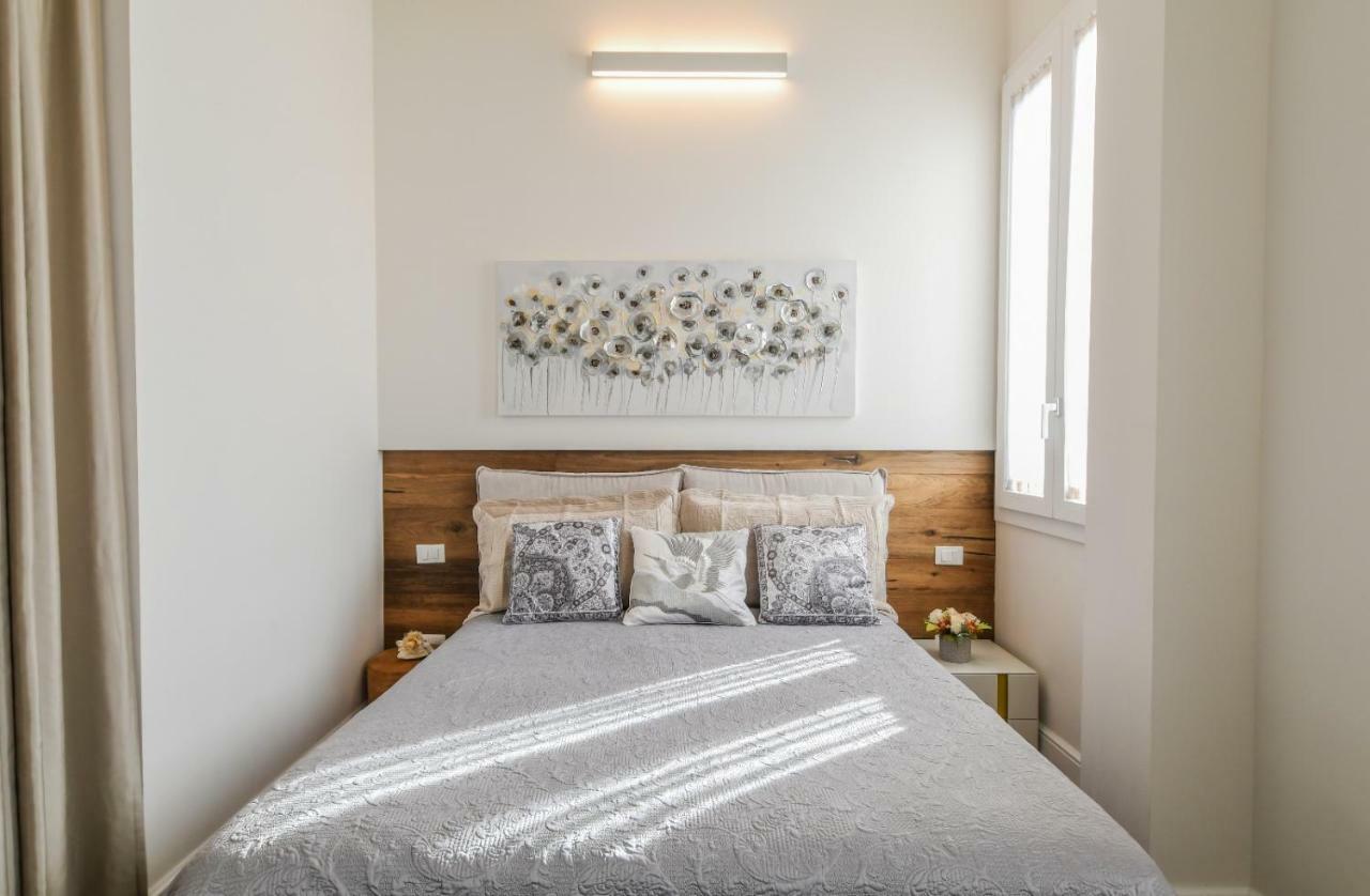 Oltrarno Lily Suite Florenz Exterior foto