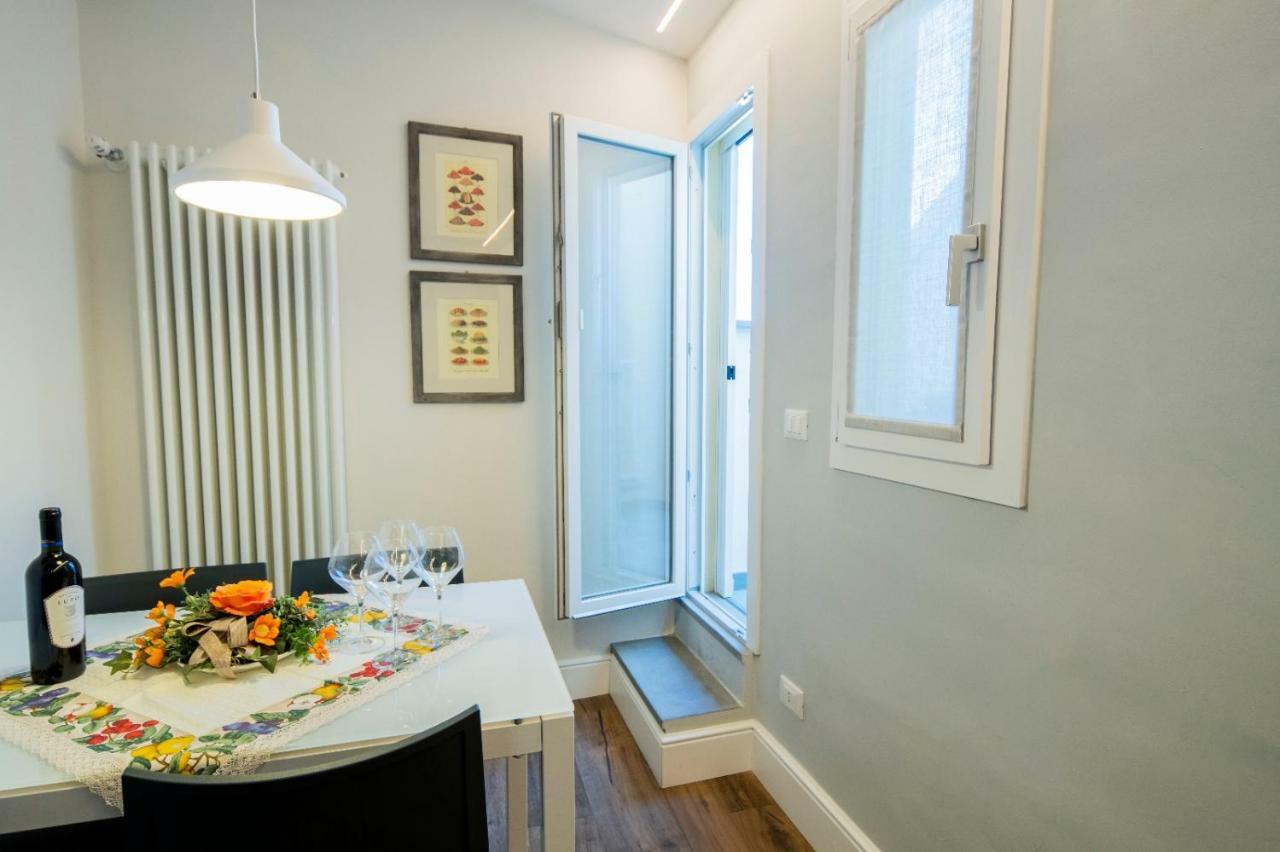 Oltrarno Lily Suite Florenz Exterior foto