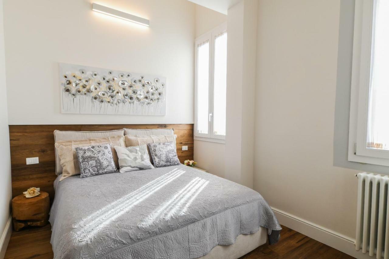 Oltrarno Lily Suite Florenz Exterior foto